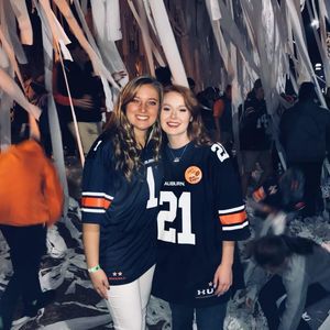 Meet your Posher, Laura jean